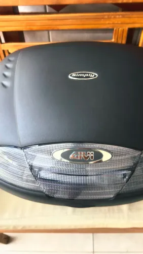 Baú Givi Monolock Simply 45 Litros Lente Fumê