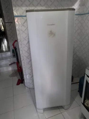 Vendo Geladeira 20L