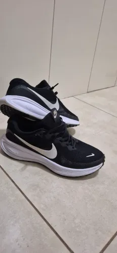 Tênis Nike Revolution 8 preto