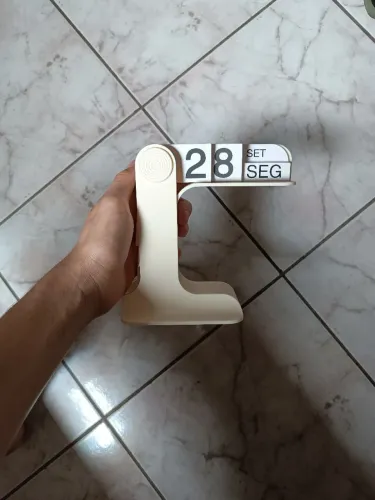 Calendário decorativo em português