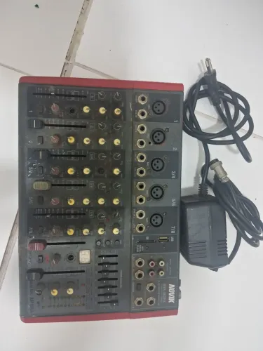 MESA DE SOM NOVIK 802FX usada