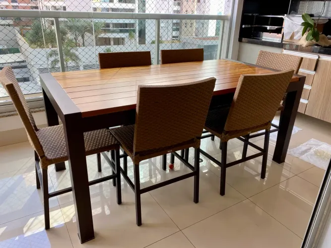 Mesa e cadeiras para área gourmet
