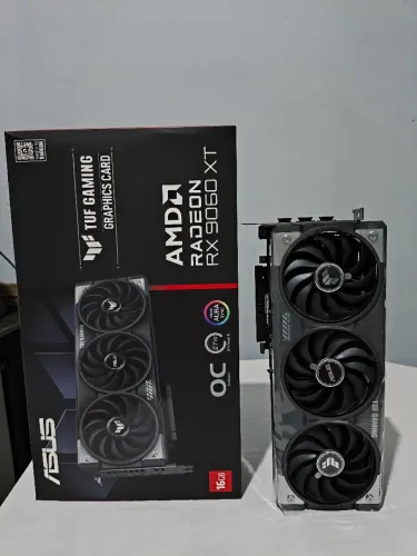 Placa de vídeo AMD Radeon RX 9060 XT 16GB TUF Gaming NOVA (não troco em nada) Castanhal.