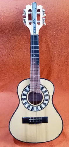 Cavaquinho Faia. 