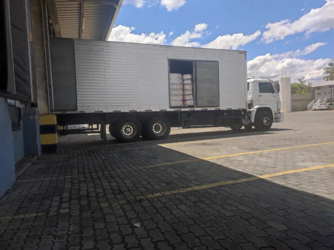 Caminhão 24 220