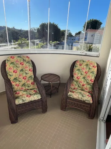 Conjunto de poltronas e mesa