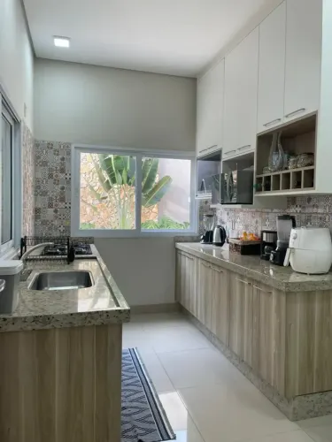 Casa para venda tem 236 metros quadrados com 3 quartos em Swiss Park - Campinas - São Paul