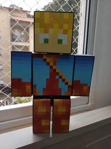 Boneco Minecraft 35 cm.