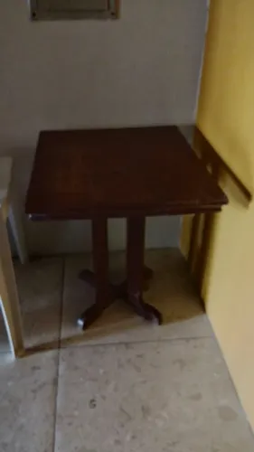Mesa de jantar (madeira maciça) 70x80cm