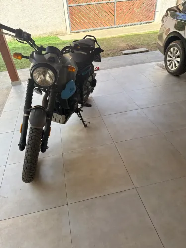 Royal Enfield Novinha