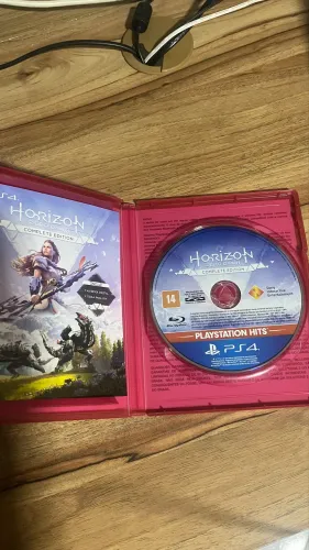 Jogo Horizon Zero Dawn Complete Edition - PS4