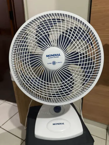 Ventilador de mesa Mondial 30cm