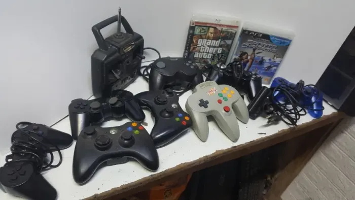 lote de itens de Video Game (Só com retirada)
