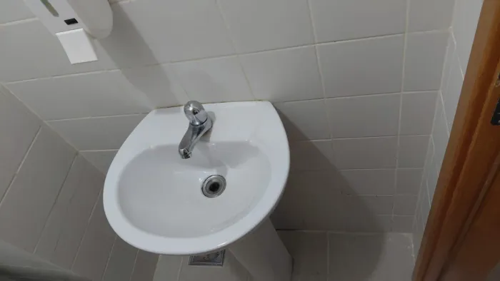 Lavatório com coluna para banheiro medindo aproximadamente 40 x 30 em perfeito estado.