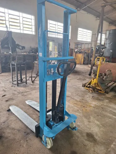 Empilhadeira Manual 