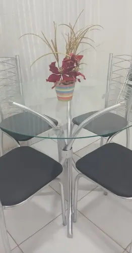 Mesa de Vidro com 4 Cadeiras 
