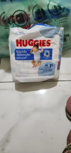 VENDO FRALDA P HUGGIES RÁPIDA ABSORÇÃO 18 UNIDADES
