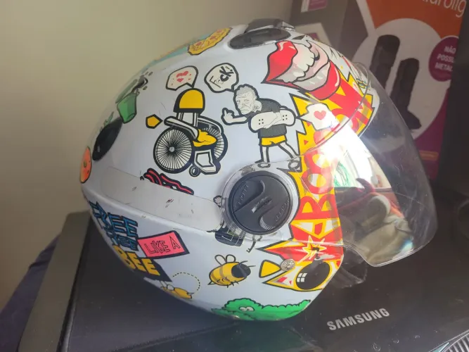 Vende-se capacete 