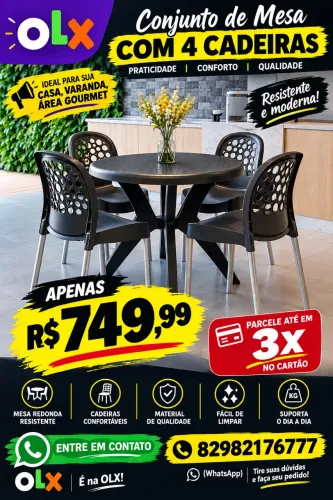 Mesas com quatro cadeiras.