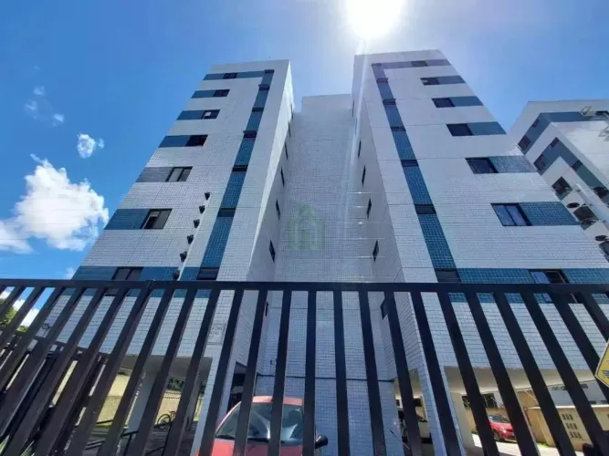 Apartamento à venda no Engenho do Meio, 2 quartos sendo 1 suíte, 1 vaga. (Edf. Praça das A