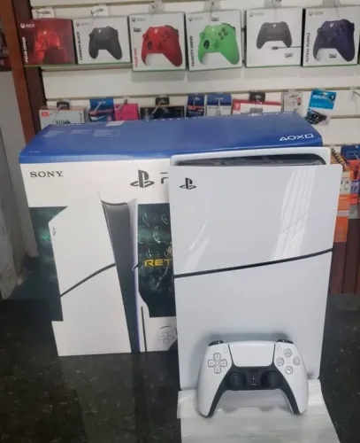 Playstation 5 slim mídia física + 2 controles 2 jogos físicos