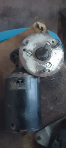 Dois Motores limpadorcde parabrisa