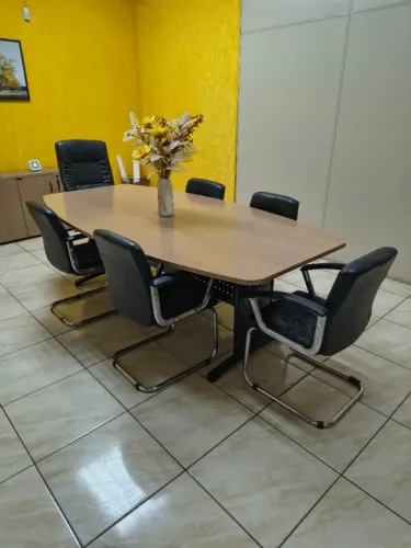 Mesa de Reunião com 6 Cadeiras