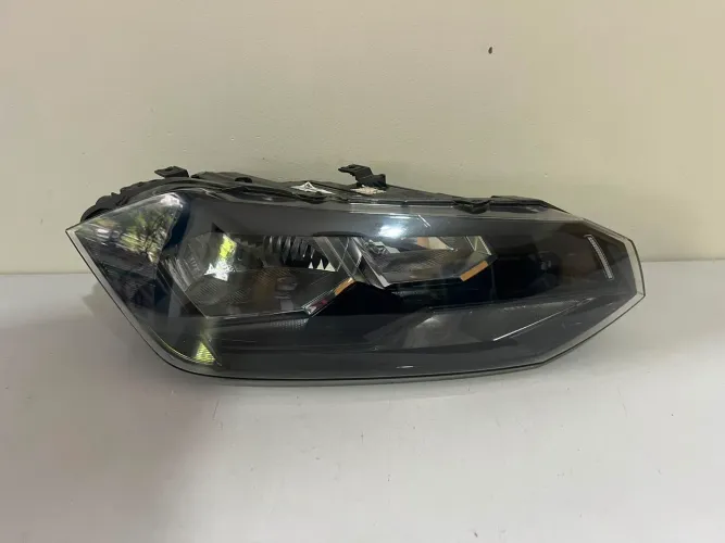 Farol direito Polo / Virtus 2017/2018/2019/2020/2021