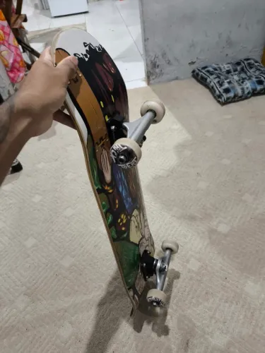 Skate com 3 semanas de uso ( vou parar de andar e quero vender )