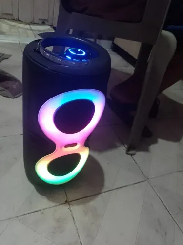 Caixa amplificada funcionando perfeitamente porrada sonora