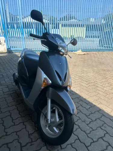 Moto automatica Lead 110