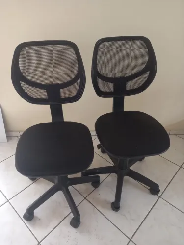 2 cadeiras giratórias seminovas
