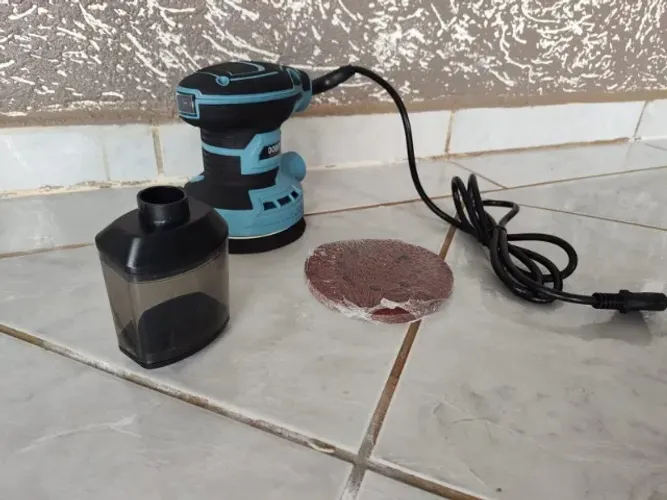 Lixadeira Redonda 450W & 15.000 RPM - 6 Velocidades Ajustáveis + Kit Multiuso