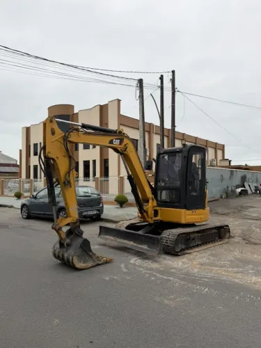 Mini carregadeira Catterpillar 305