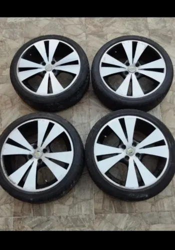 Roda aro 17 com pneu 185 35 17 