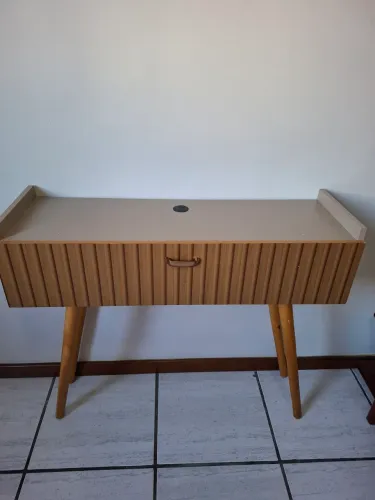 Vendo aparador e mesa de centro