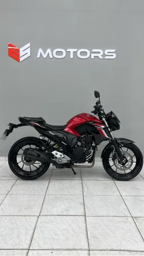 Oportunidade!!! FZ25 2024 20.725 km apenas único dono! ESMotors