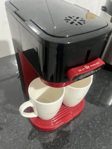 Cafeteira elétrica + xícaras