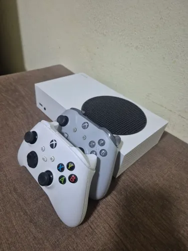 XBOX SERIES S COM 2 CONTROLES