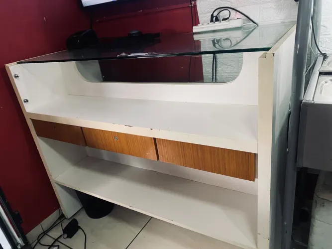 Balcão para atendimento e vitrine