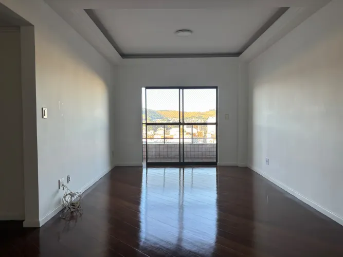Apartamento com 3 quartos e 2 vagas de garagem para locação
