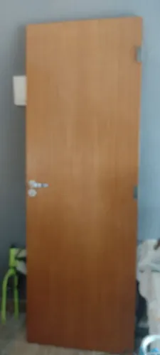 Porta envernizada
