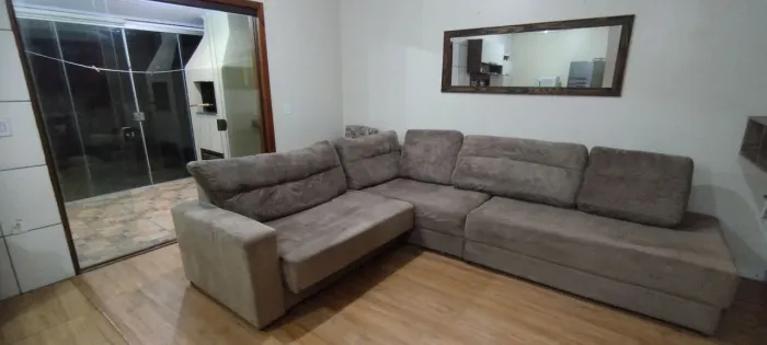 Sofá em L grande, retrátil e muito confortável