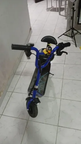 Moto. Scooter elétrica infantil 