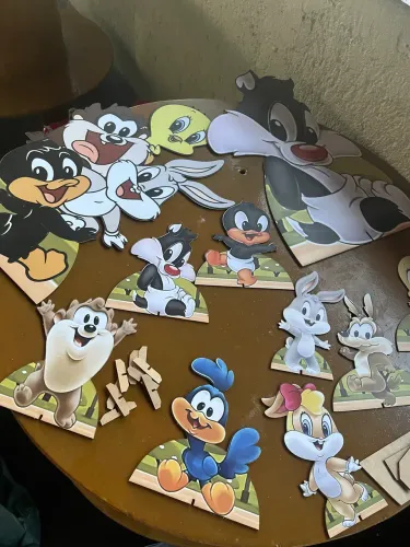 Totens decoração aniversário baby looney tunes