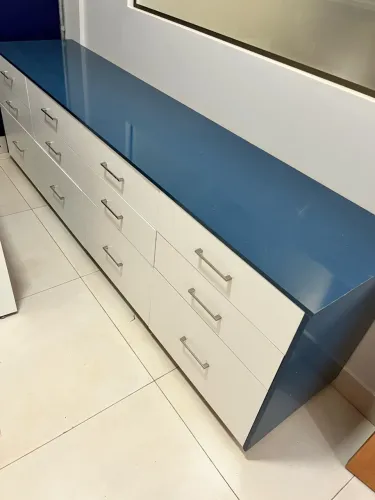Balcão com 12 gavetas