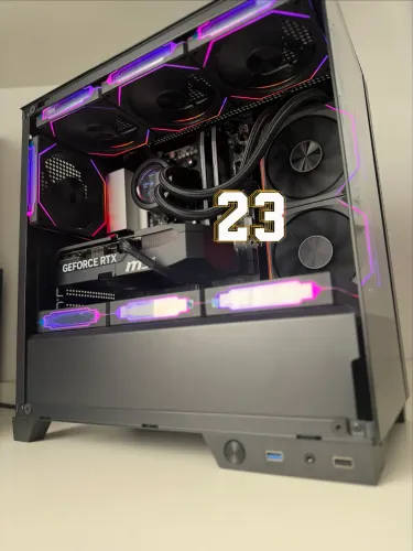 PC GAMER RYZRN 9 9800x3D/ 32GB/ RTX 5070 @23GAMER_