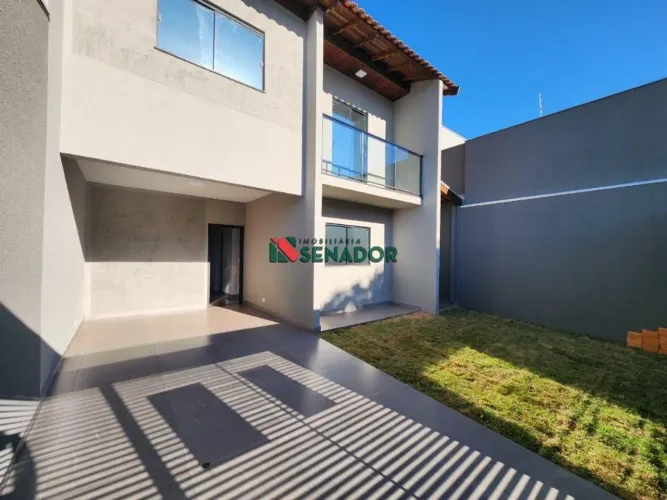 Sobrado à venda em Londrina, Jardim Novo Sabará, com 3 quartos, com 125 m²