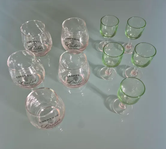 5 Copinhos de conhaque e 5 cálices