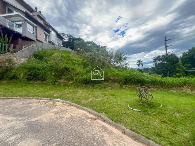 Terreno com 369m2 em aclive à venda, Pedra Branca, Palhoça, SC